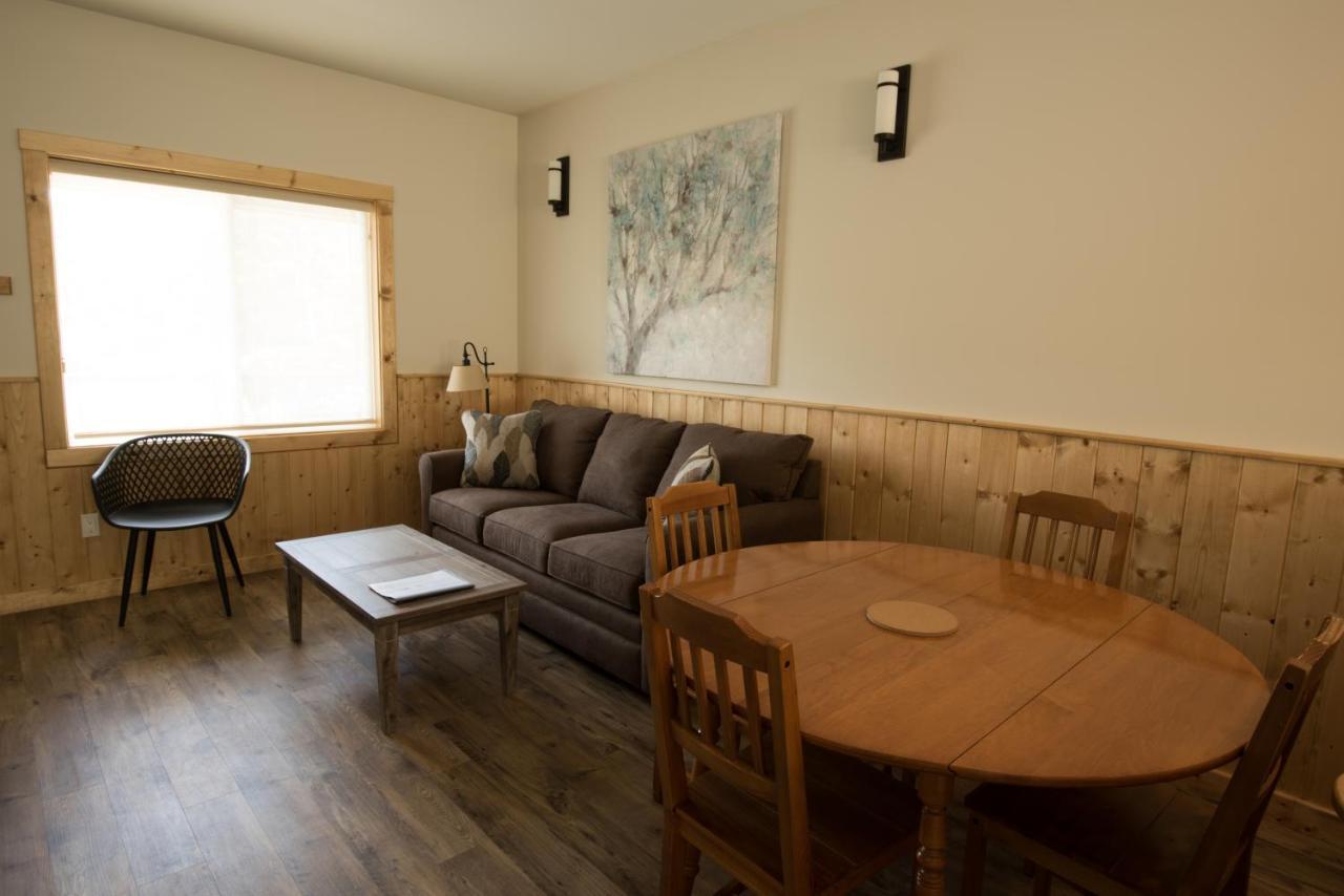 West 4* Ucluelet