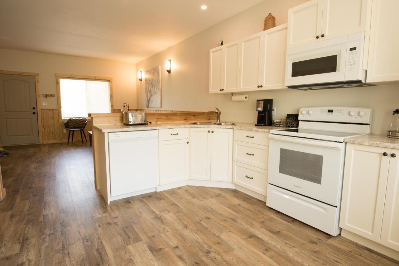 West 4* Ucluelet