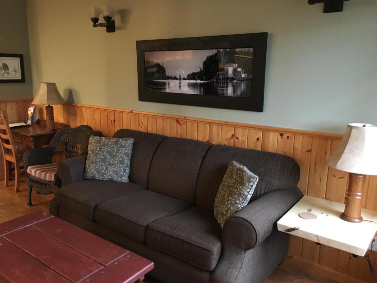 West 4* Ucluelet